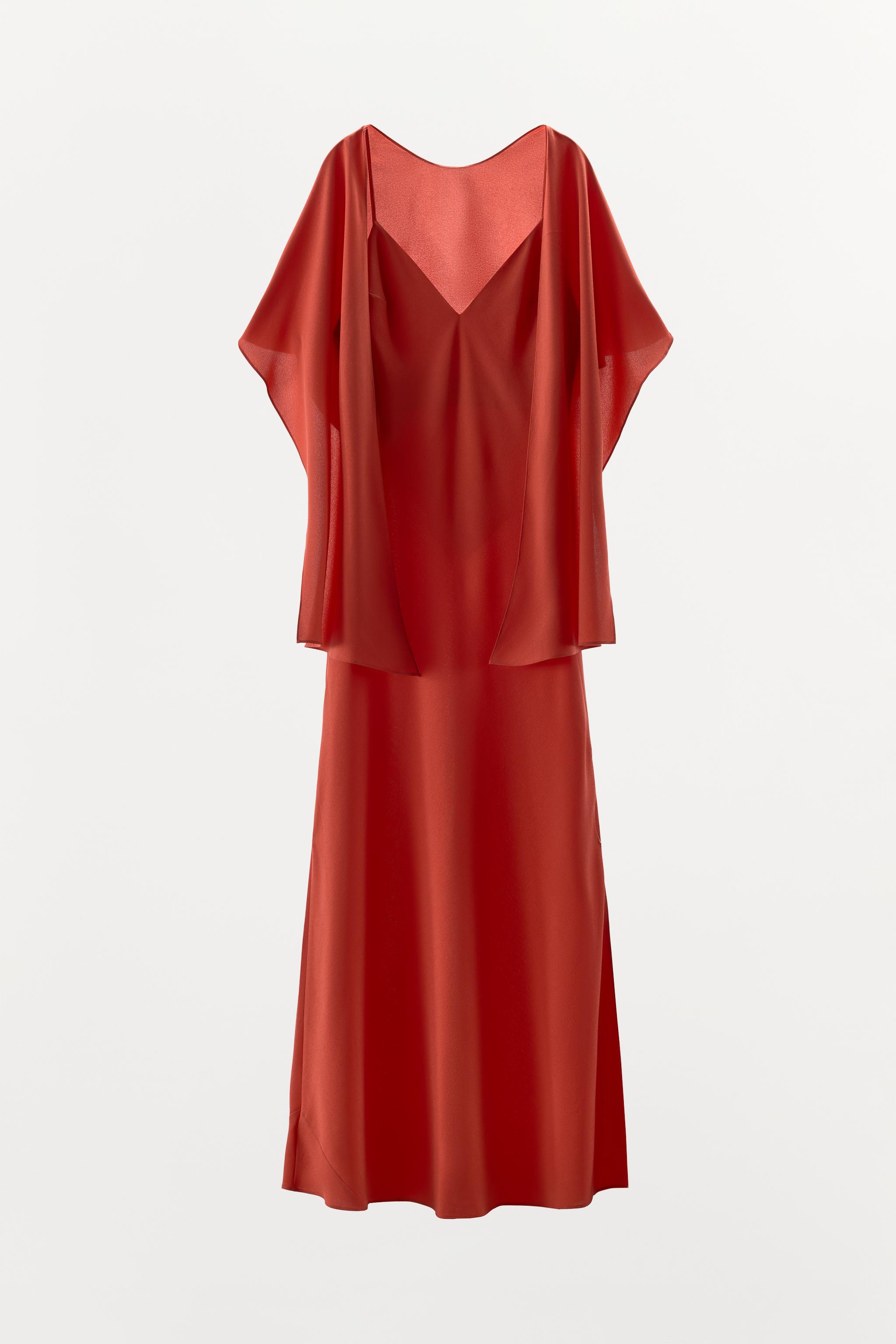 ROBE LONGUE EN GEORGETTE À CAPE